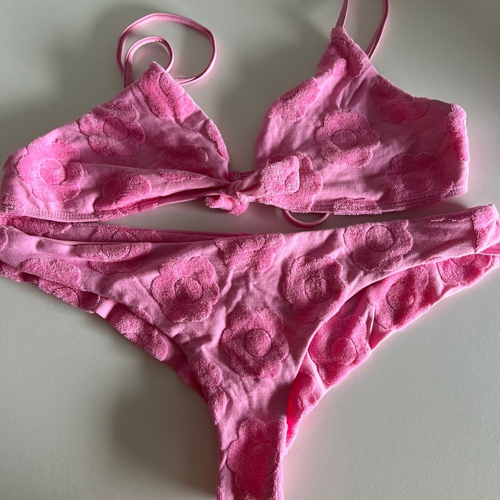 FRANKIES BIKINIS Hailee Steinfeld Pink Set